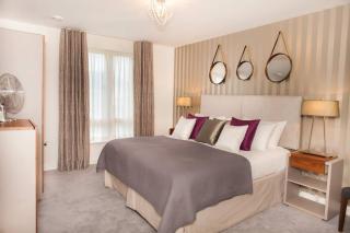 Stylish and central two bedroom & two bathroom apartment with free parking - Bath - 0