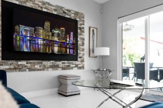 Prestigious Home with Pool - Miami - 6