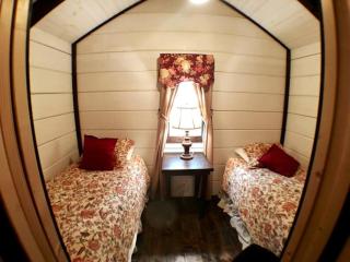 Tiny Home Cottage Near the Smokies #2 Lotte - Sevierville - 3