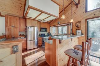 Pet-Friendly Home in Truckee with Balconies and Grill! - Truckee - 8