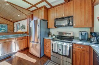 Pet-Friendly Home in Truckee with Balconies and Grill! - Truckee - 3