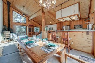 Pet-Friendly Home in Truckee with Balconies and Grill! - Truckee - 4