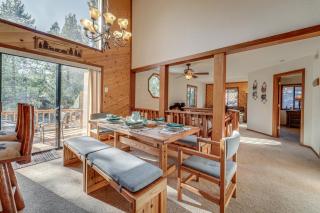 Pet-Friendly Home in Truckee with Balconies and Grill! - Truckee - 5