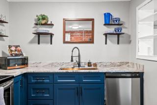 Down By The Bay w Hot Tub, 2 Blocks 2 Beaches, Game Room, Reading Nook, Dog-Friendly, Historic Charm - Panama City - 7