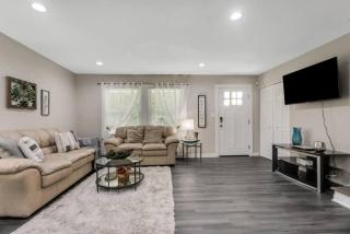 Cozy Cumberland ATL Home w Hot Tub - Atlanta - 3