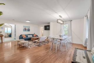 Lakeside Bliss Breathtaking View - 7