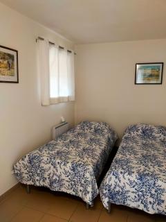 gite dans une maison en rez-de-chaussée avec piscine - Joyeuse - 3