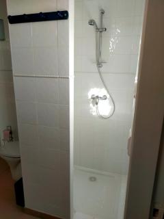 gite dans une maison en rez-de-chaussée avec piscine - Joyeuse - 5