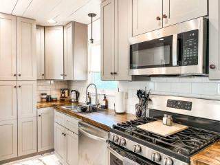 The Springs Sanctuary / central location / games! - 0