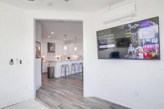 Park Blvd Paradise 304 - New Construction with King Bed - San Diego - 2
