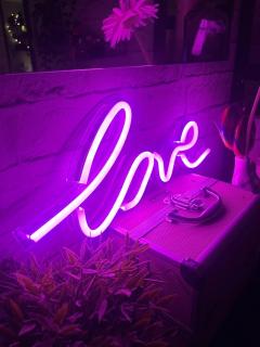 THE ONE WITH THE PEACEFUL VIBES - Londra - 0