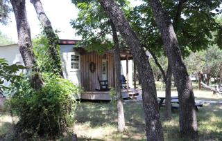 Nueces River Cabins-Oak Cabin - 7