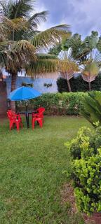 Casa com edícula, piscina, ampla área de lazer - Colina - 0