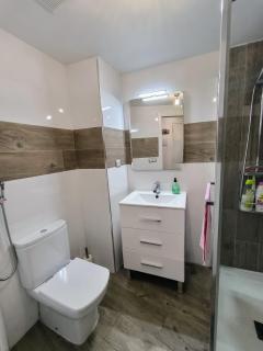 La Bodega de Reconquista Centro by Alogest - 4