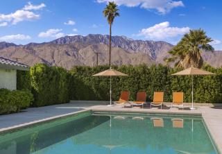 2 Pools So Cool - Meredith Lodging - Palm Springs - 5