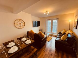 Spanish City View 2, Luxury Sea Front Apartment Free Onsite Parking - 0