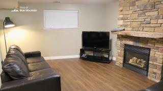 5 Bedrooms, Mountain Views, Steps from Blue Mountain Village, Hot Tub, BBQ - Blue Mountains - 3