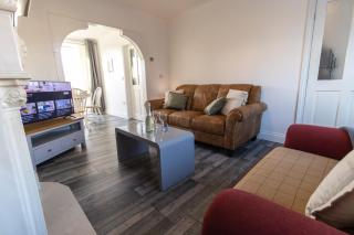 Free Parking 3 Double Bedroom Sunderland House 10 mins drive to Nissan Ideal for Long Term Contractor etc Stays - see our Dwellcome Home Ltd site for assurance - 5