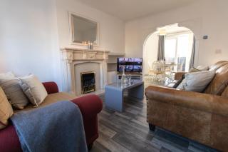 Free Parking 3 Double Bedroom Sunderland House 10 mins drive to Nissan Ideal for Long Term Contractor etc Stays - see our Dwellcome Home Ltd site for assurance - 3