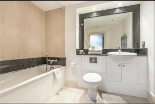 LondonEYE private bedroom in shared flat - 1