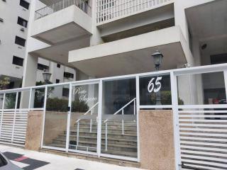 Apartamento bem localizado com estacionamento - Guarujá - 0