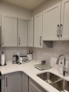 Modern 2 Bed Urban Retreat - 7