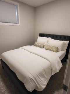 Modern 2 Bed Urban Retreat - 6