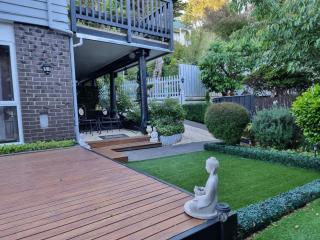 Entire ground floor with full-privacy and family-friendly popular to ferry catchers - Wellington - 1