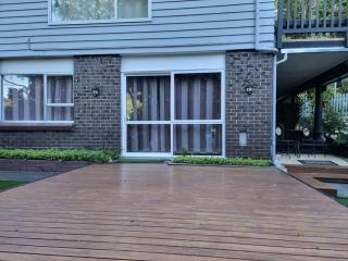 Entire ground floor with full-privacy and family-friendly popular to ferry catchers - 2