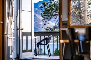 The Lookout ~ Large family house with views - 9