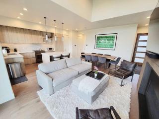 Perfect Hot Tub, Seconds from Skiing, Heated pool! - Park City - 0