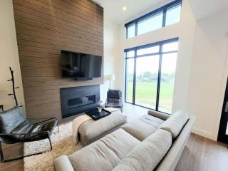 Perfect Hot Tub, Seconds from Skiing, Heated pool! - 4