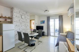 Apartments by the sea Pirovac, Sibenik - 15659 - Pirovac - 3