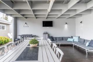 Beauty & the Beach - 0