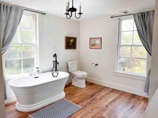 The Blueberry House - Spacious, Family & Pet-Friendly Retreat near Sebago Lake - North Sebago - 6