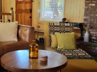 Cresta Lunar- Cozy and Modern 2 Bedroom Cabin - 1