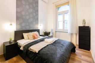 Spacious & Cozy Central Apartment w/ Terrace - Budapest - 3