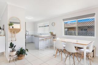 Bay Breeze - Easygoing Beachside Living for Families - Hervey Bay - 8