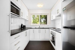 Cabinesque Comfort - A Refreshing Beachside Retreat - 6