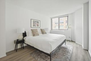 Midtown East 1br w gym nr east river esplanade NYC-1382 - Nova Iorque - 1