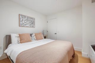 FiDi jr 1br w bar lounge gym nr wall street NYC-1345 - 2