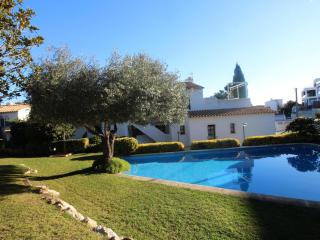 CEL 103 Apartamento luminoso y sencillo en residencial ajardinado con piscina comunitaria - ES-228-22 - Llança - 0