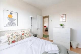 Cosy 4BD Flat wPrivate Balcony - Nine Elms! - 4