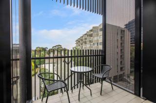 'The SkyNook' Sun-Drenched Shimmer by Albert Park - 2