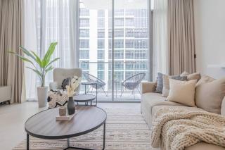 HiGuests - Step Into Heaven In This Lakeside Apartment - Dubai - 4