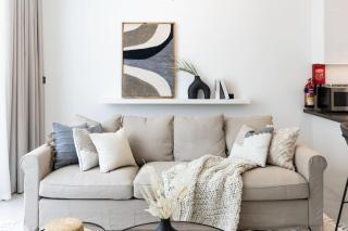 HiGuests - Step Into Heaven In This Lakeside Apartment - 2