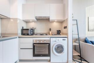 STAY BY LATINEM Luxury 1BR Holiday Home CVR A413 near Burj Khalifa - 4