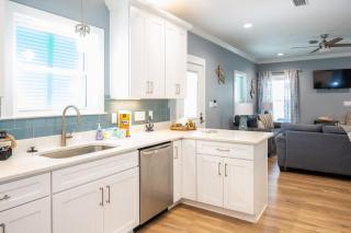 Cottage Beach House Steps From Beach 3 bedroom 2 bath - Gulf Shores - 2