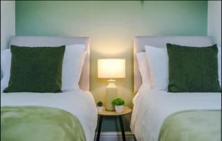 St Helens - Cosy 1 Bed - 8