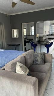 389b Beautiful Bachelor Cottage - 9